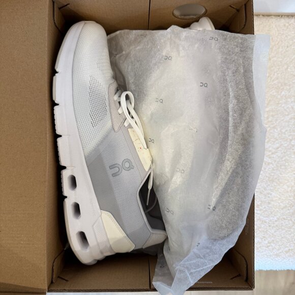 Brand New ON Cloudrift Shoes - Picture 6 of 6